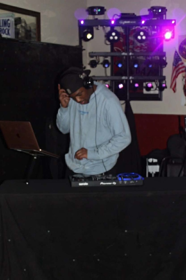 DJ ToneDinero performing